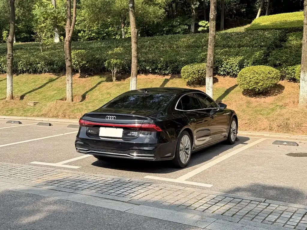 Audi A7L — миниатюра 7