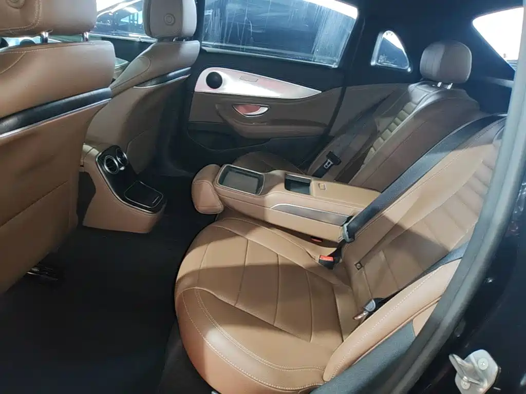 Mercedes-Benz E-Class — миниатюра 17