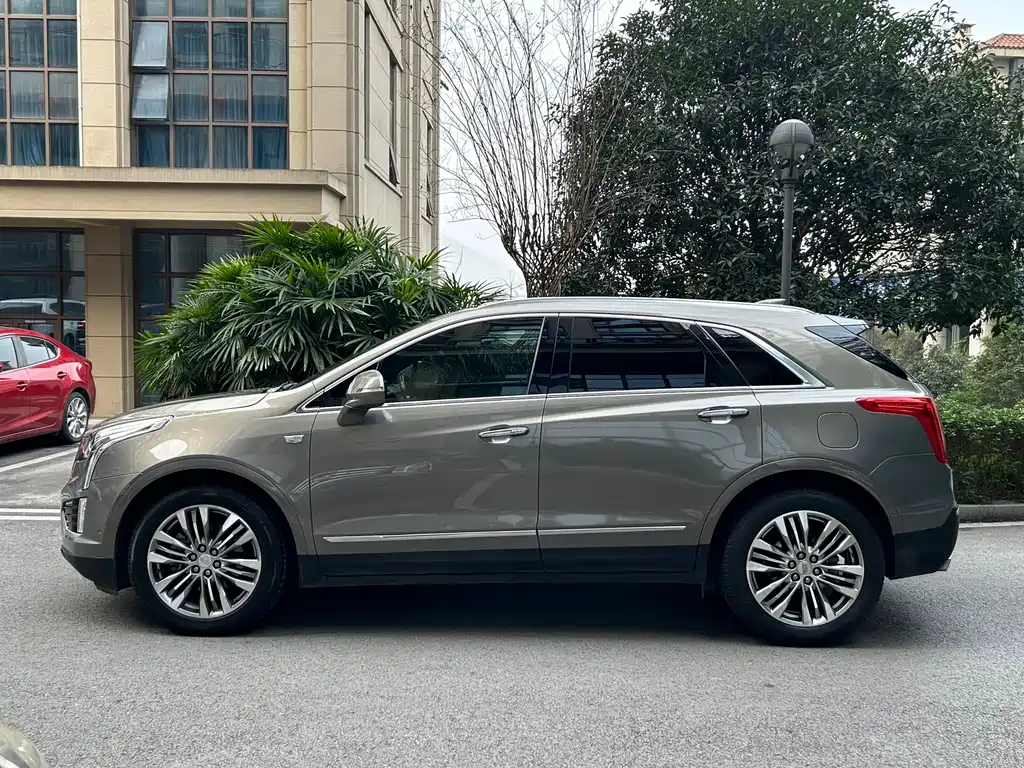 CADILLAC XT5