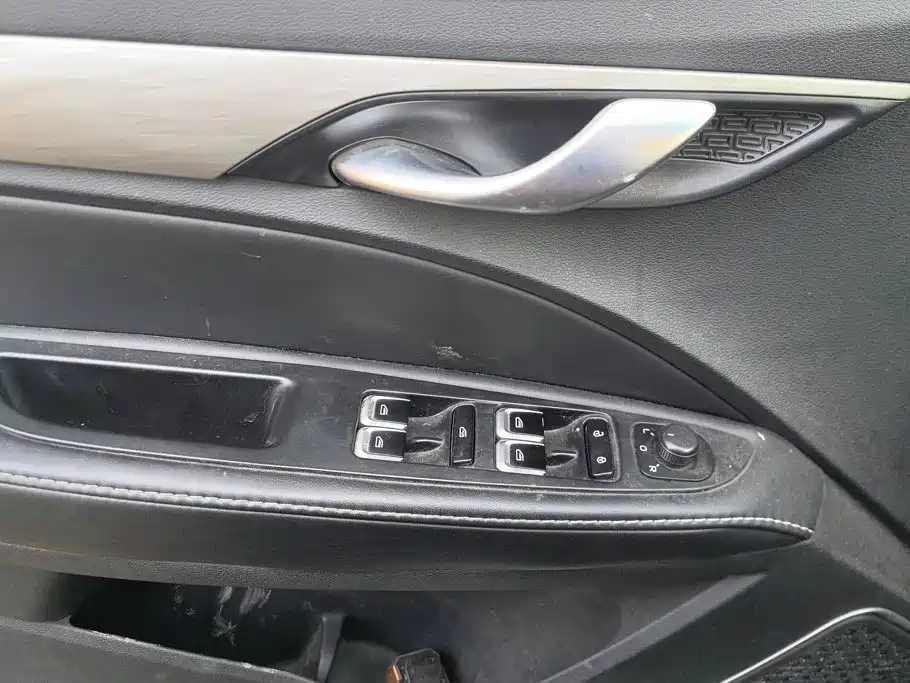 Geely Emgrand — миниатюра 7