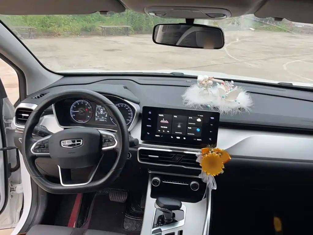 Geely Binyue — миниатюра 15