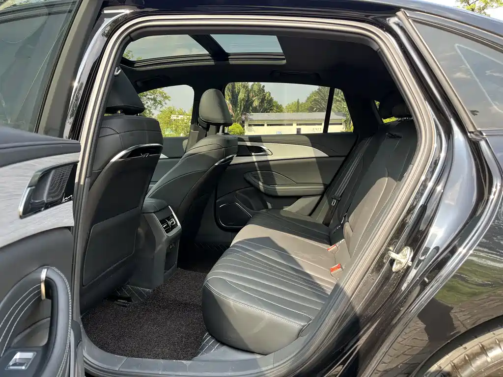 Hongqi Hongqi H5 — миниатюра 13