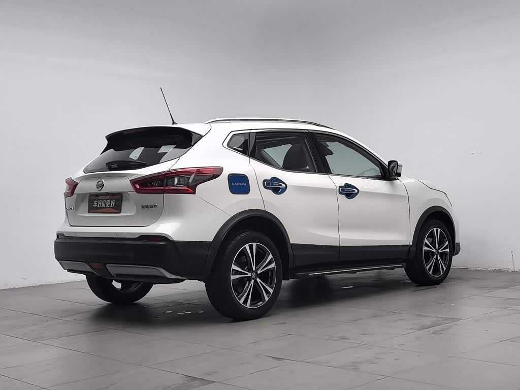 Nissan Qashqai 2.0 л 2021 г. Белый, пробег 46700 км