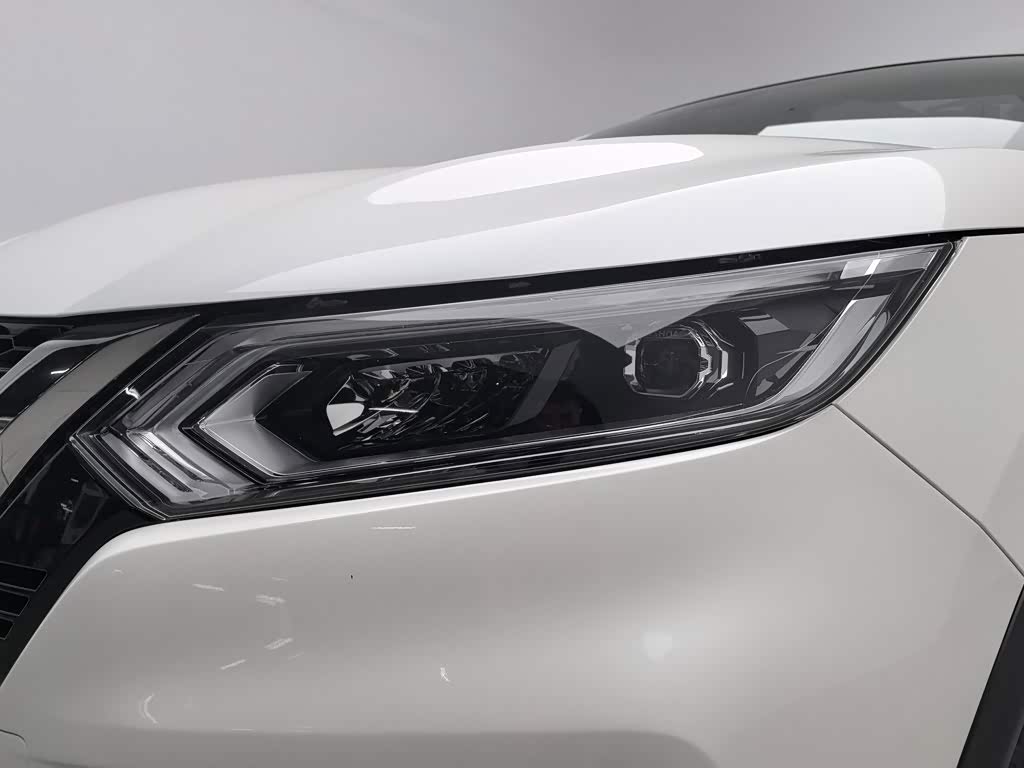 Nissan Qashqai 2.0 л 2021 г. Белый, пробег 46700 км