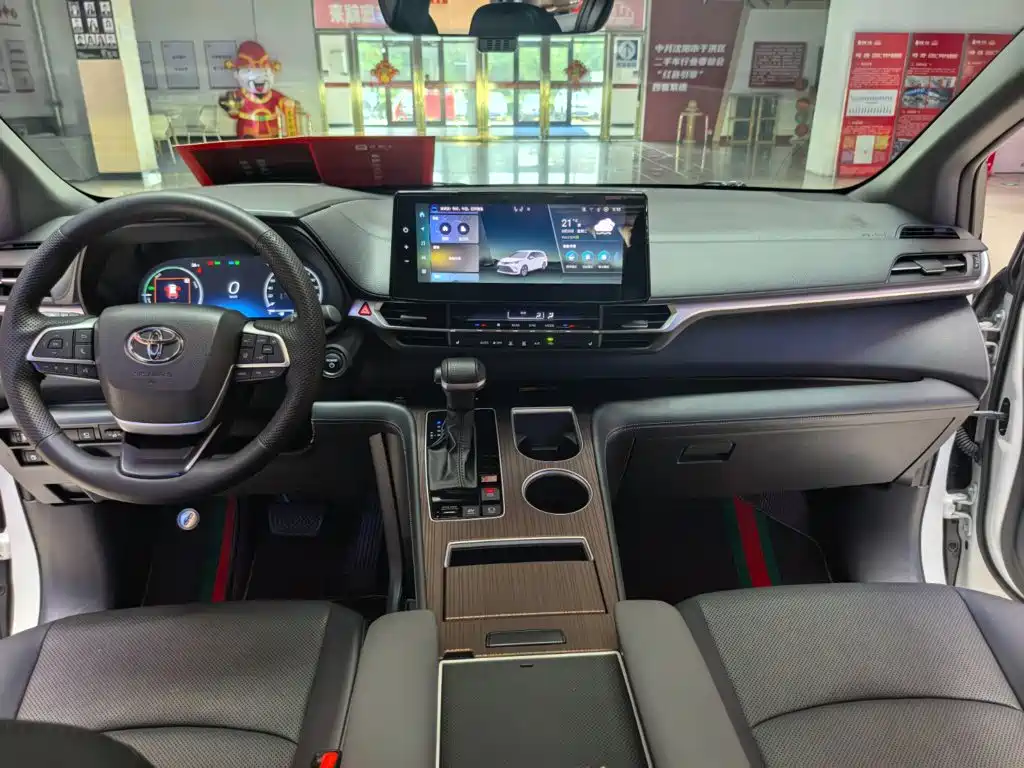 Toyota Granvia — миниатюра 12