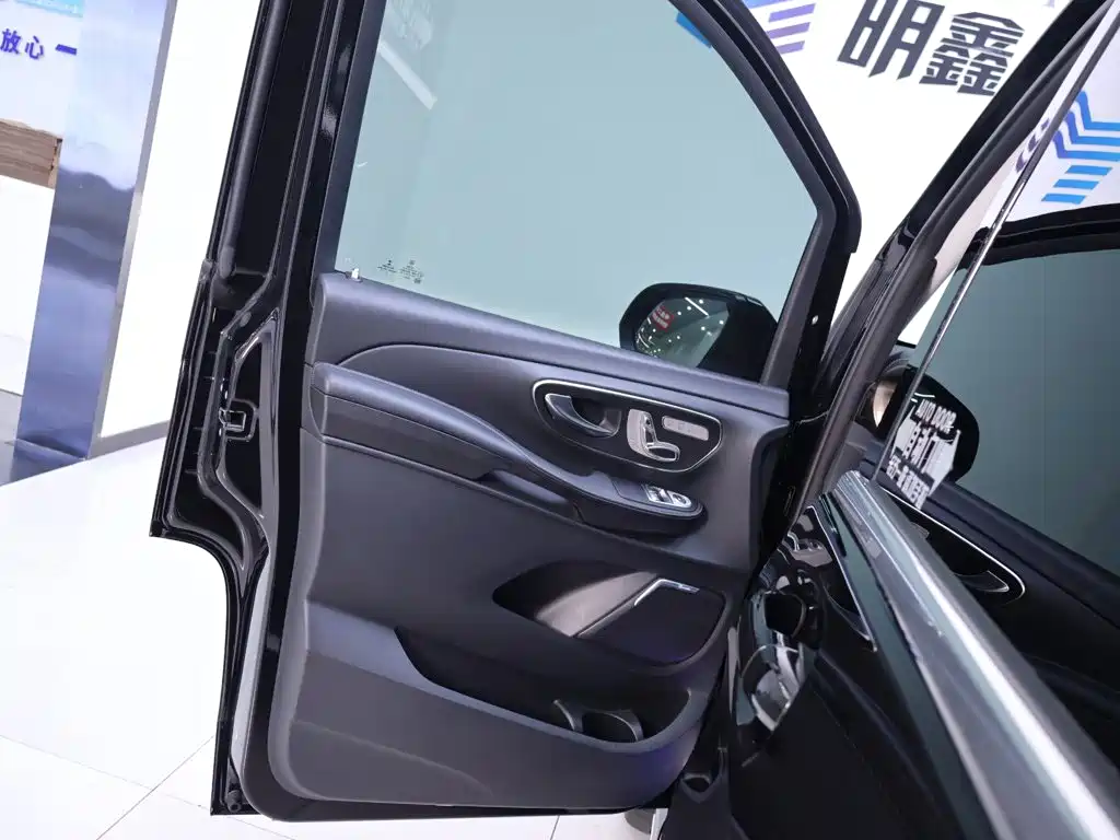 Mercedes-Benz V-Class — миниатюра 18
