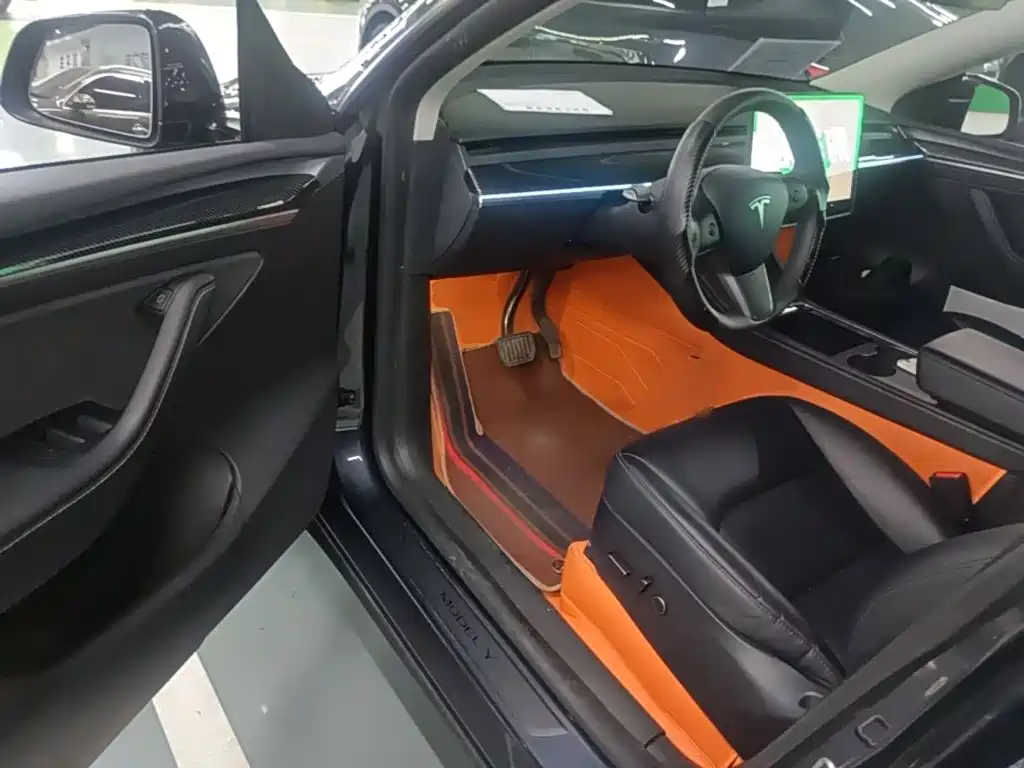 Tesla Model Y — миниатюра 16