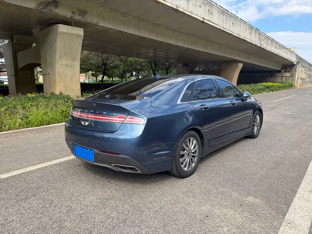Lincoln MKZ — миниатюра 2