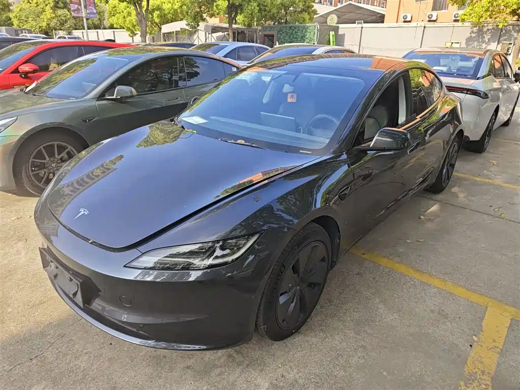 Tesla Model 3 2024