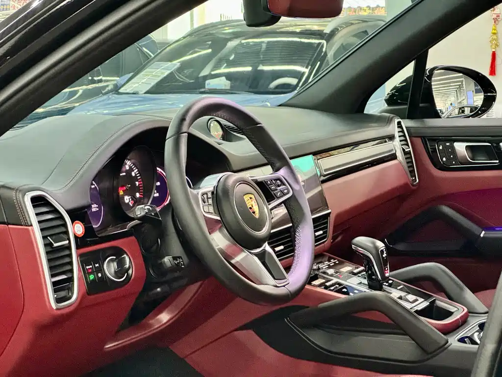 Porsche Cayenne — миниатюра 6