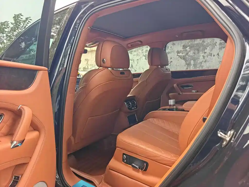 Bentley Bentayga — миниатюра 8