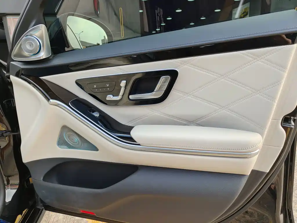 Mercedes-Benz S-Class — миниатюра 12