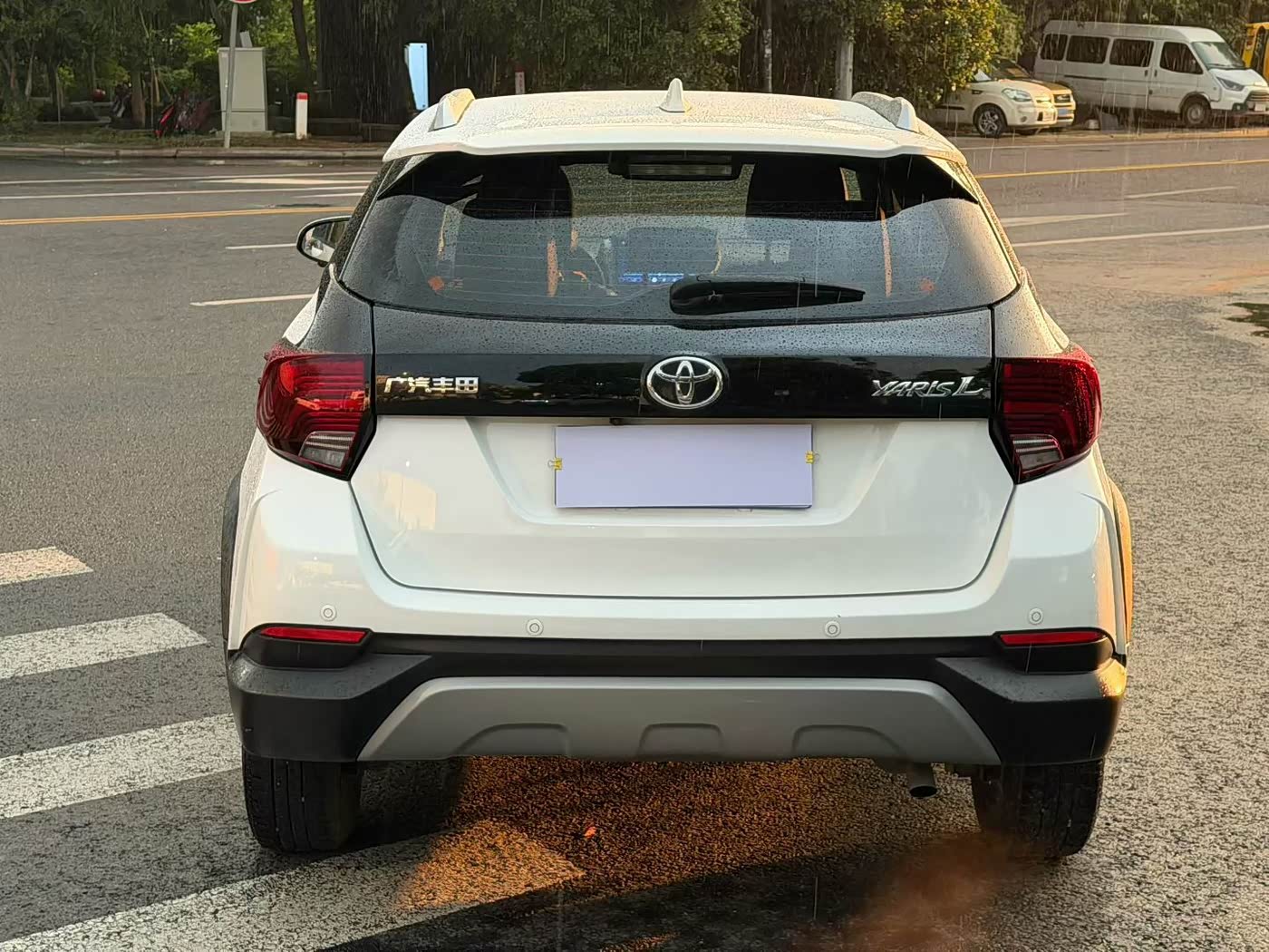 Toyota YARiS L Zhi Xuan 1.5 л 2022 г. Белый, пробег 30000 км