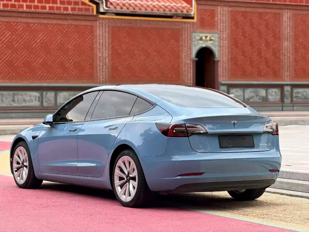 Tesla Model 3 — миниатюра 8
