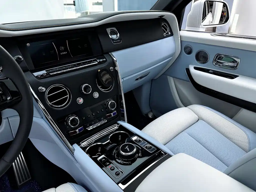 Rolls-Royce Cullinan — миниатюра 22