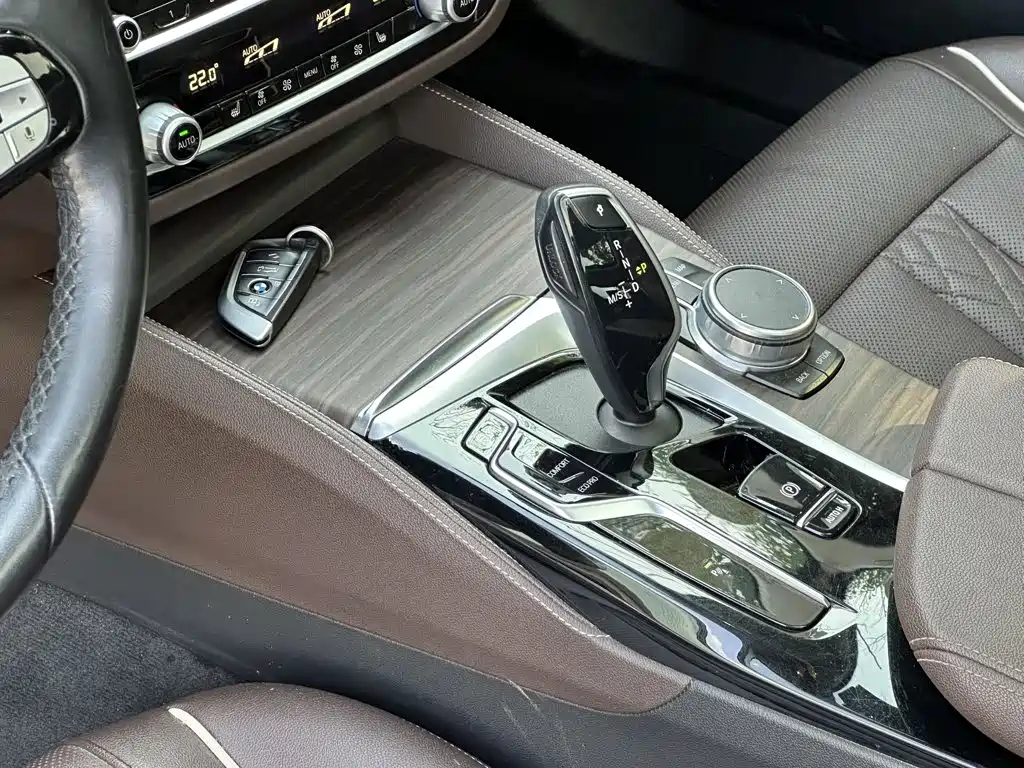 BMW 5 Series — миниатюра 18