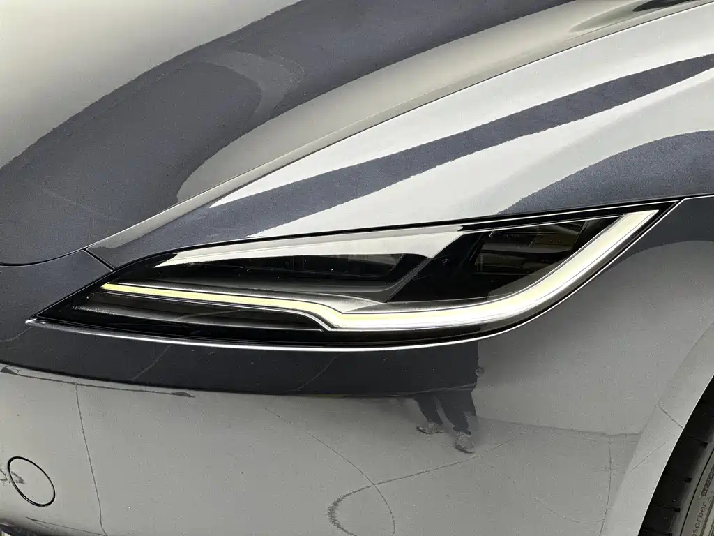 Tesla Model 3 — миниатюра 15