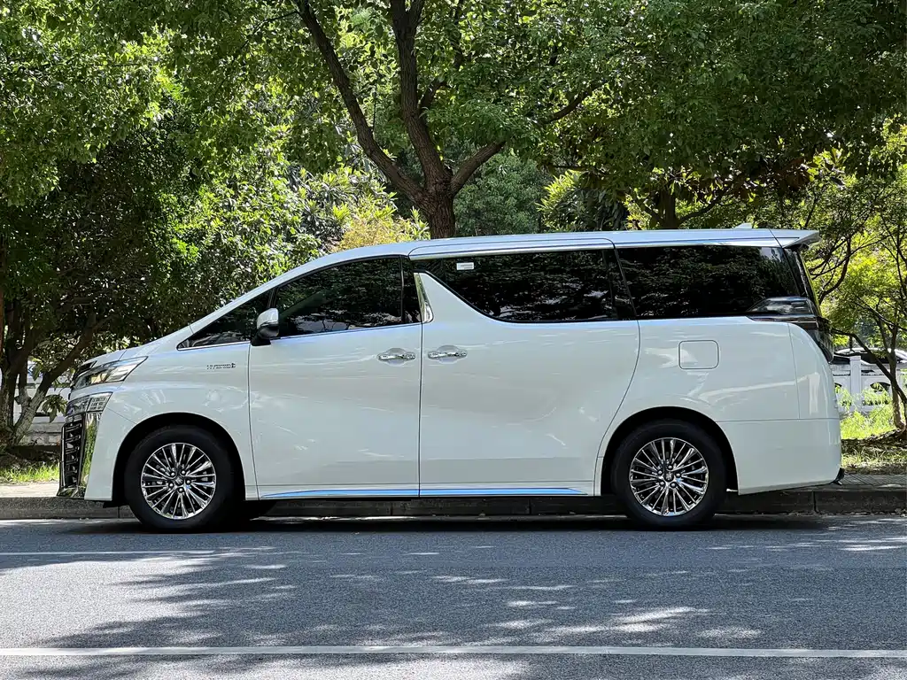 Toyota Vellfire — миниатюра 7