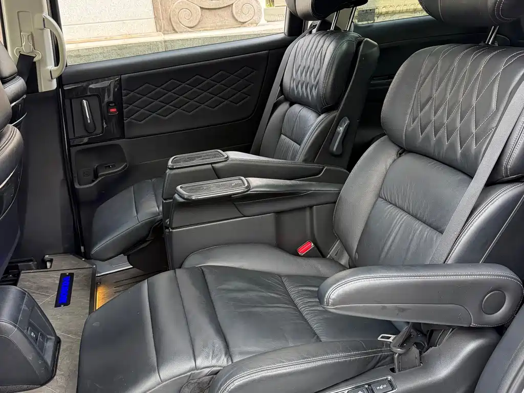 Honda Elysion 2.0L Hybrid Luxury Edition, фото 14