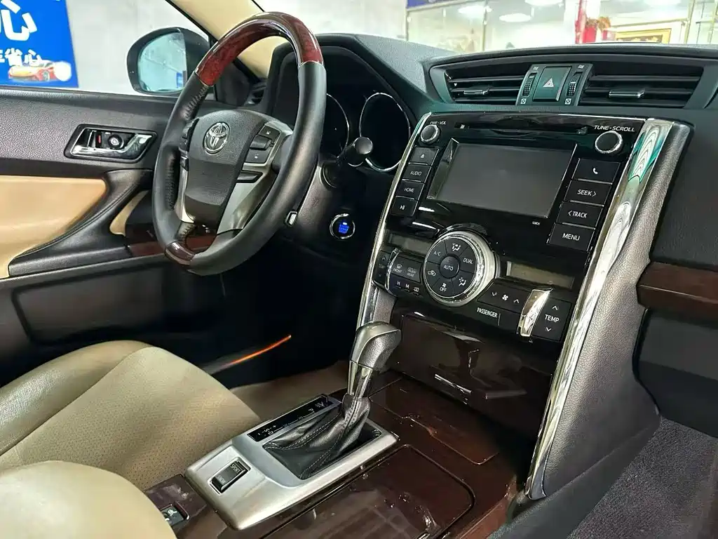 Toyota Reiz — миниатюра 3