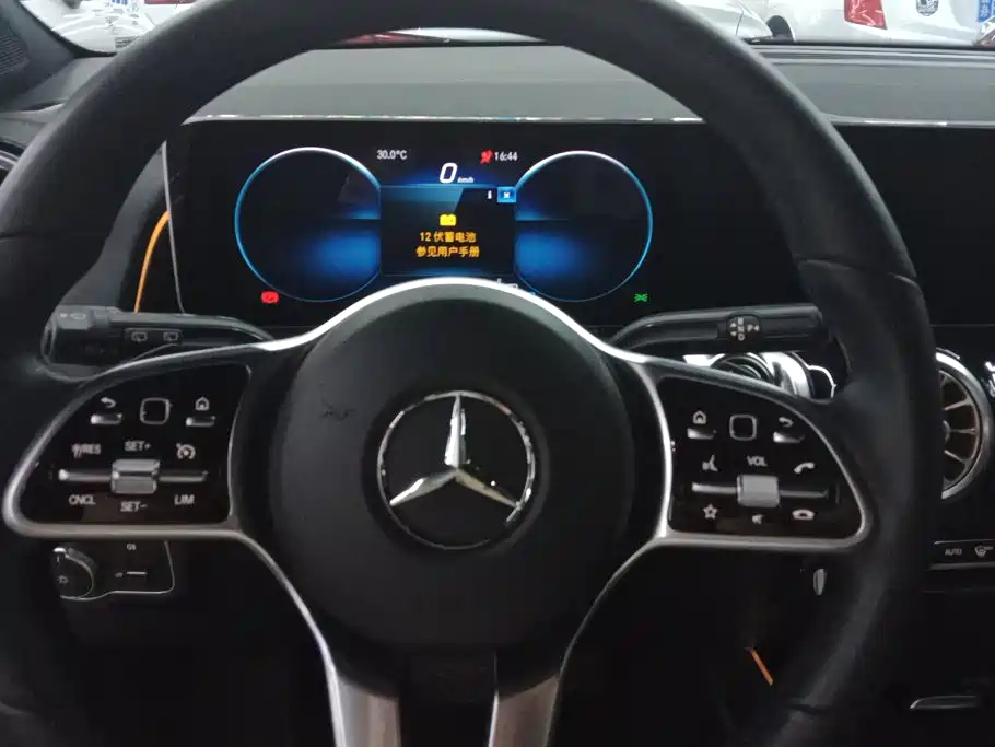 Mercedes-Benz GLB — миниатюра 14