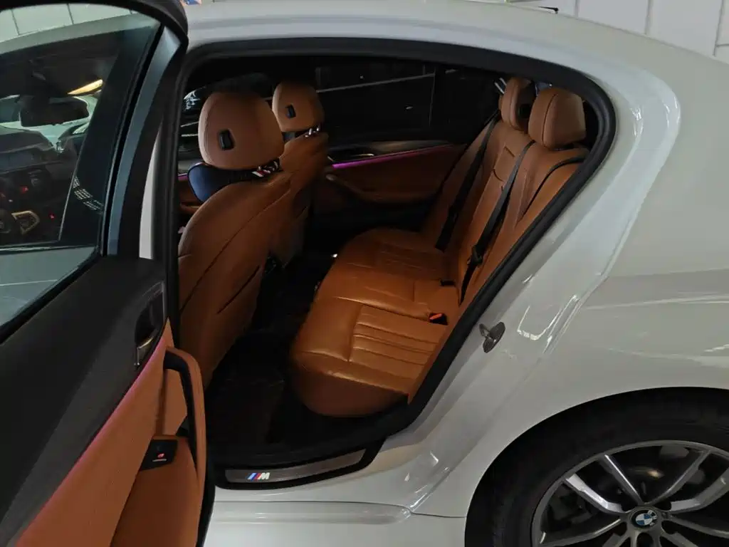 BMW 5 Series (Import) — миниатюра 17