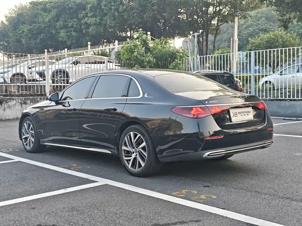 Mercedes-Benz E-Class — миниатюра 5