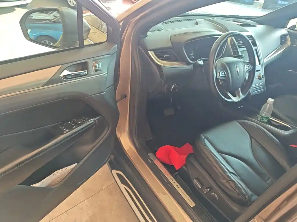 Lincoln MKC — миниатюра 16
