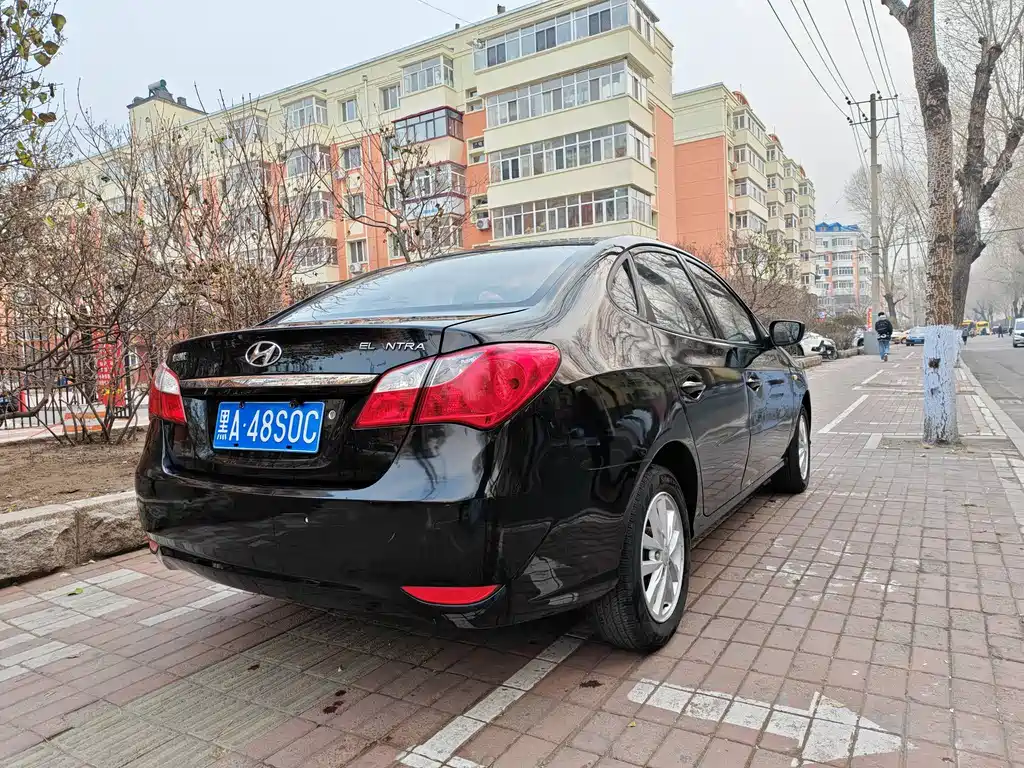 Hyundai Elantra 2015 1.6L AT Luxury