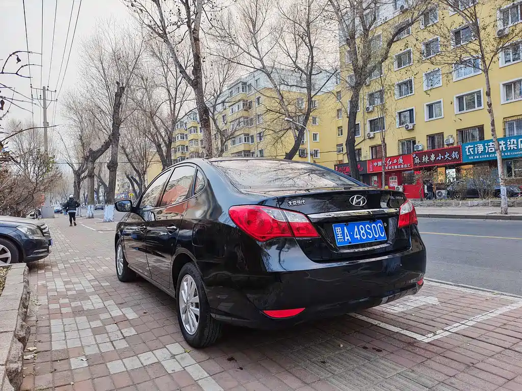 Hyundai Elantra 2015 1.6L AT Luxury