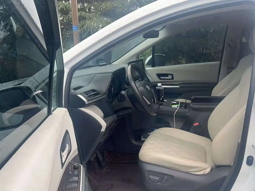 Toyota Sienna — миниатюра 5