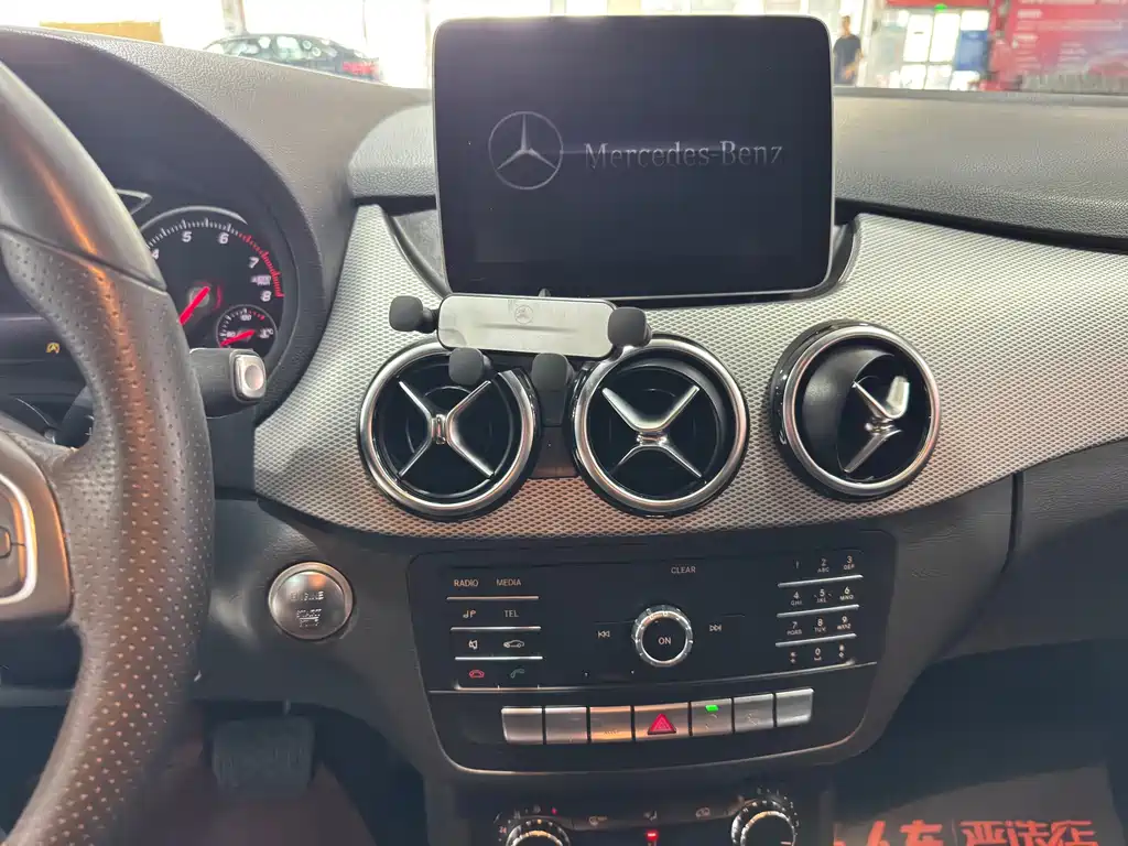 Mercedes-Benz B-Class — миниатюра 13