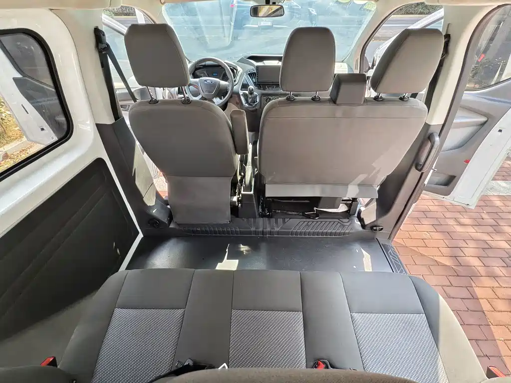 Ford Transit — миниатюра 10