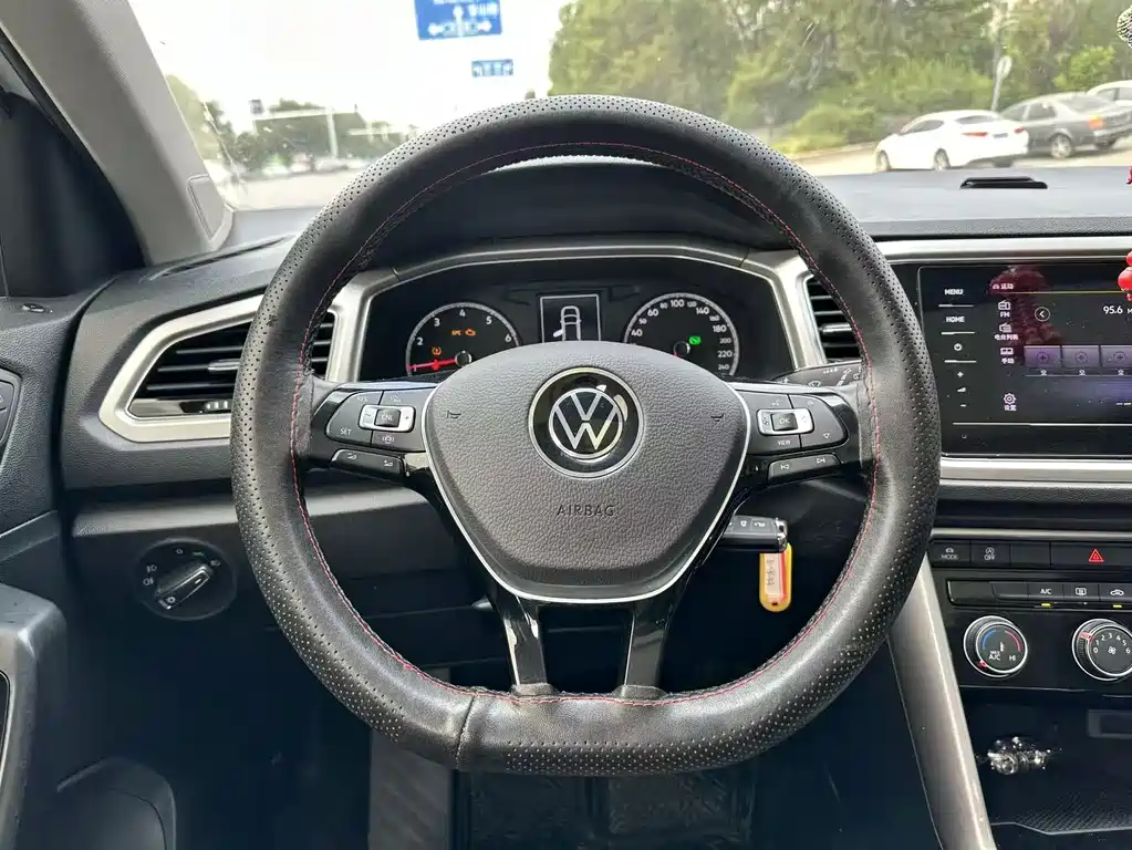 Volkswagen T-Roc — миниатюра 13