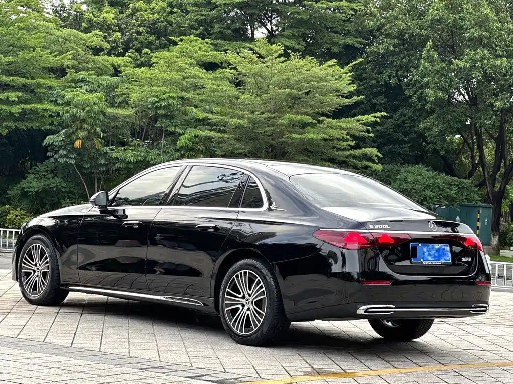Mercedes-Benz E-Class — миниатюра 4