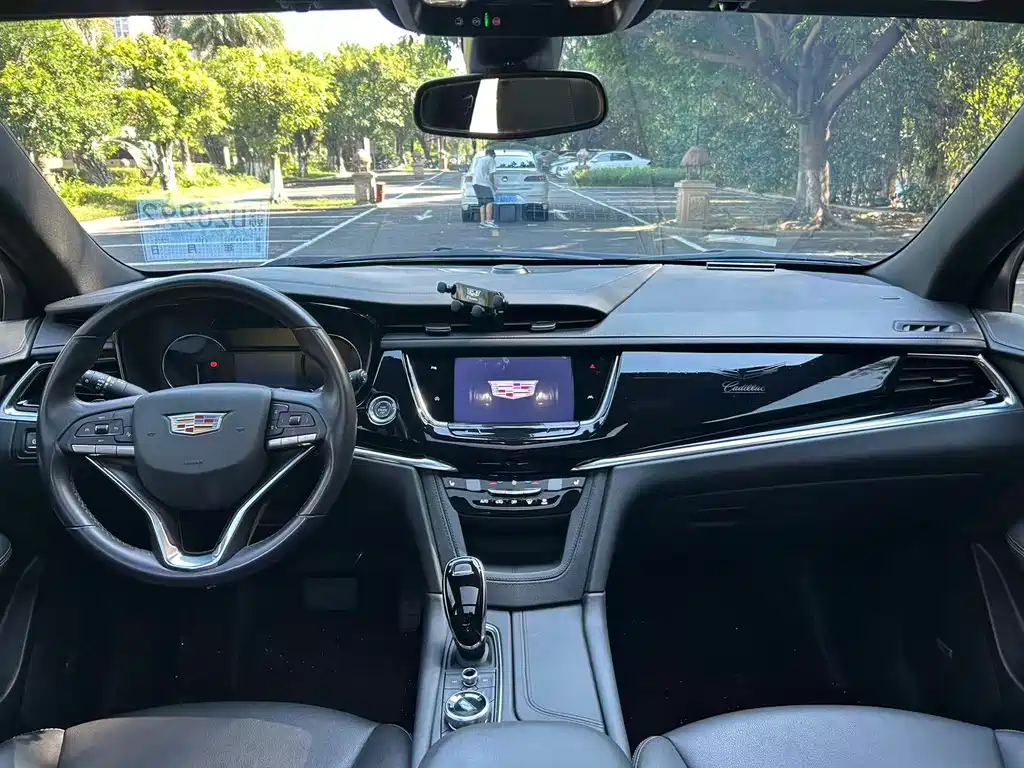 Cadillac XT6 — миниатюра 5