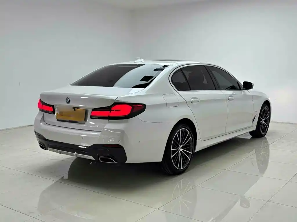 BMW 5 Series — миниатюра 7