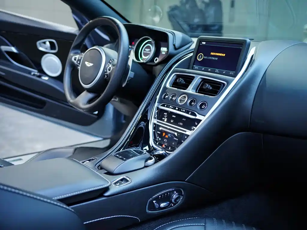 Aston Martin DB11 — миниатюра 35