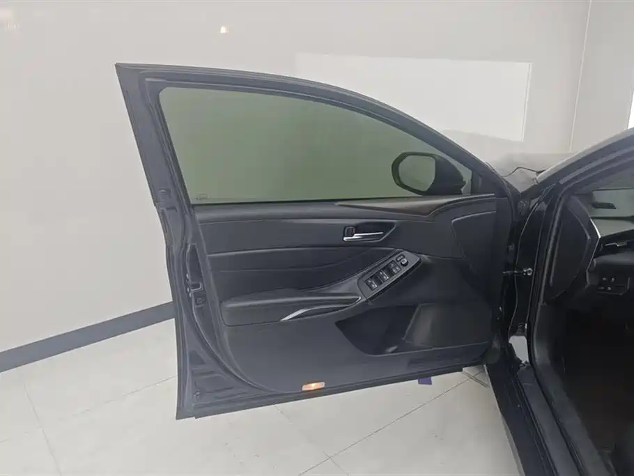 Toyota Avalon 2019 2.0L VI