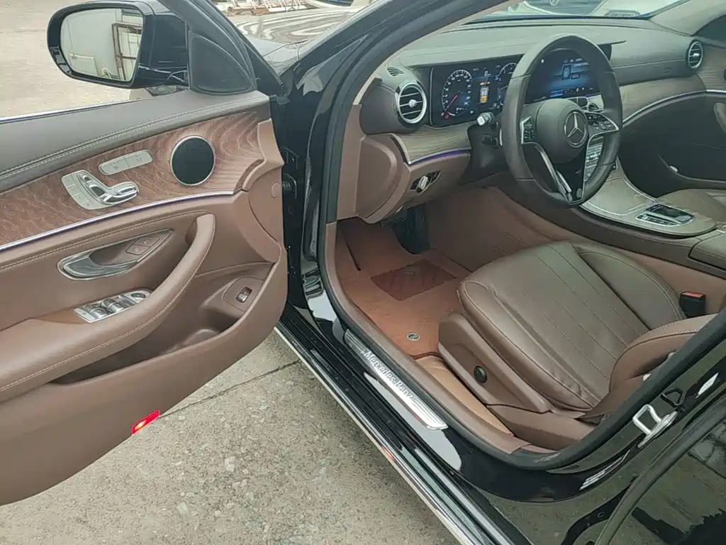 Mercedes-Benz E-Class — миниатюра 16