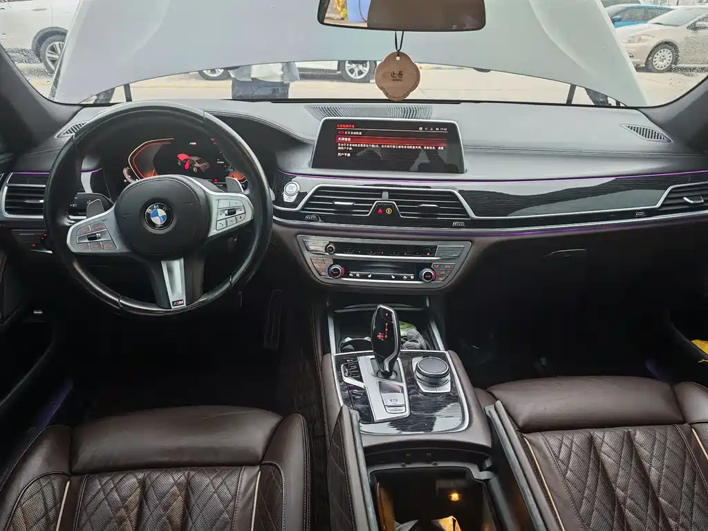 BMW 7 Series — миниатюра 5