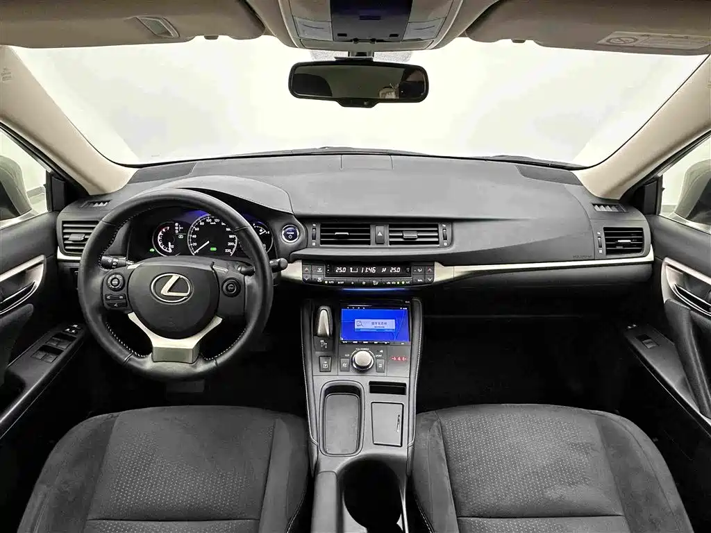 Lexus CT — миниатюра 19