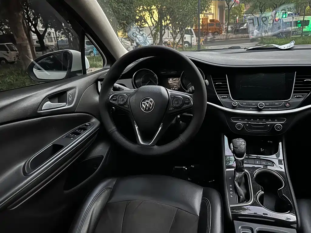 Buick Verano — миниатюра 12