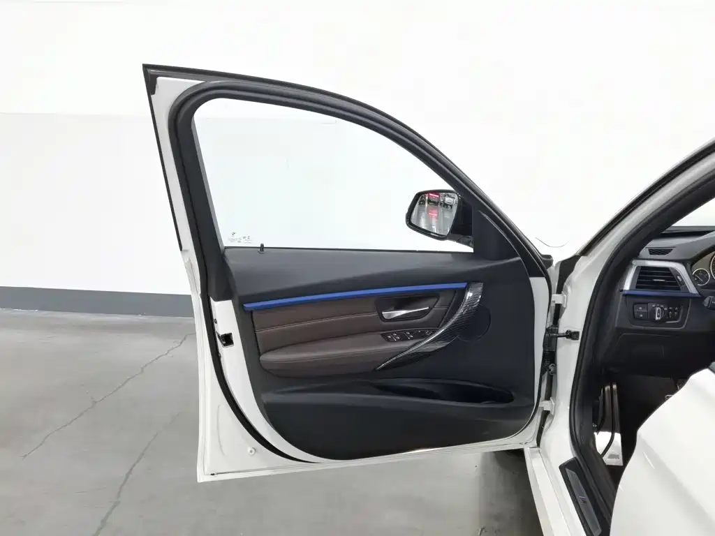 BMW 3 Series — миниатюра 8