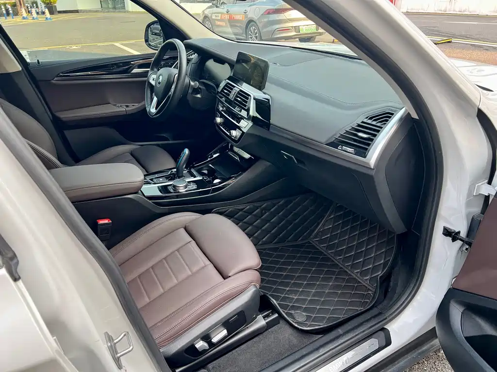 BMW iX3 — миниатюра 7