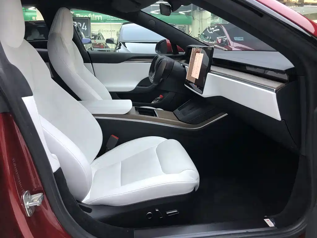 Tesla Model S — миниатюра 9