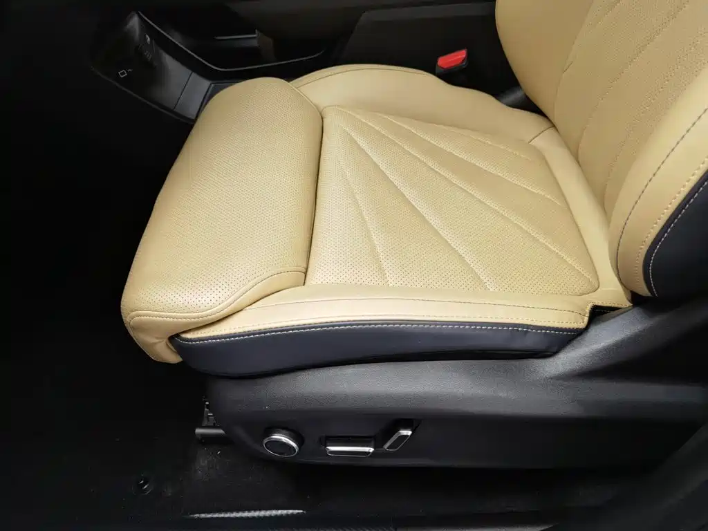 Geely Boyue L — миниатюра 20