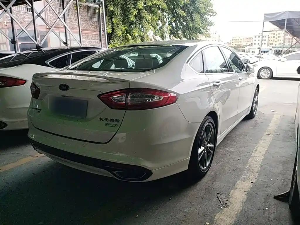 Ford Mondeo — миниатюра 7