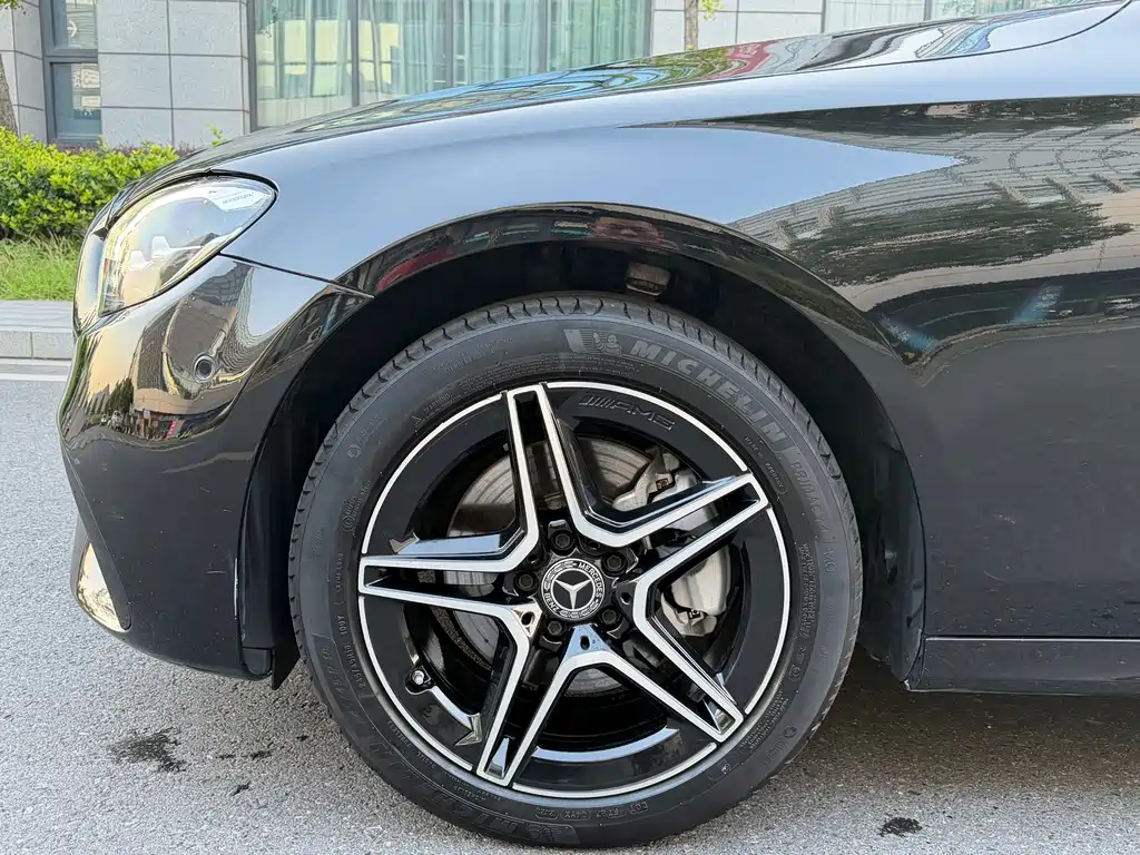 Mercedes-Benz E-Class (Import) — миниатюра 4