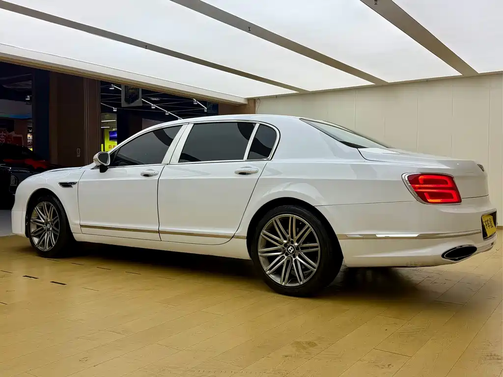 Bentley Flying Spur — миниатюра 3